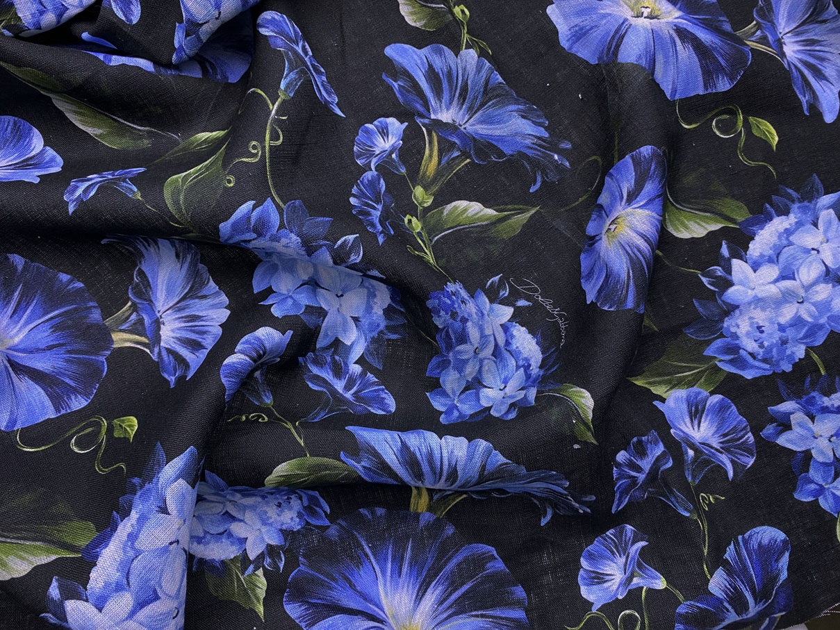 Ткань Лен  чёрного цвета с принтом  голубые цветы 20264 3