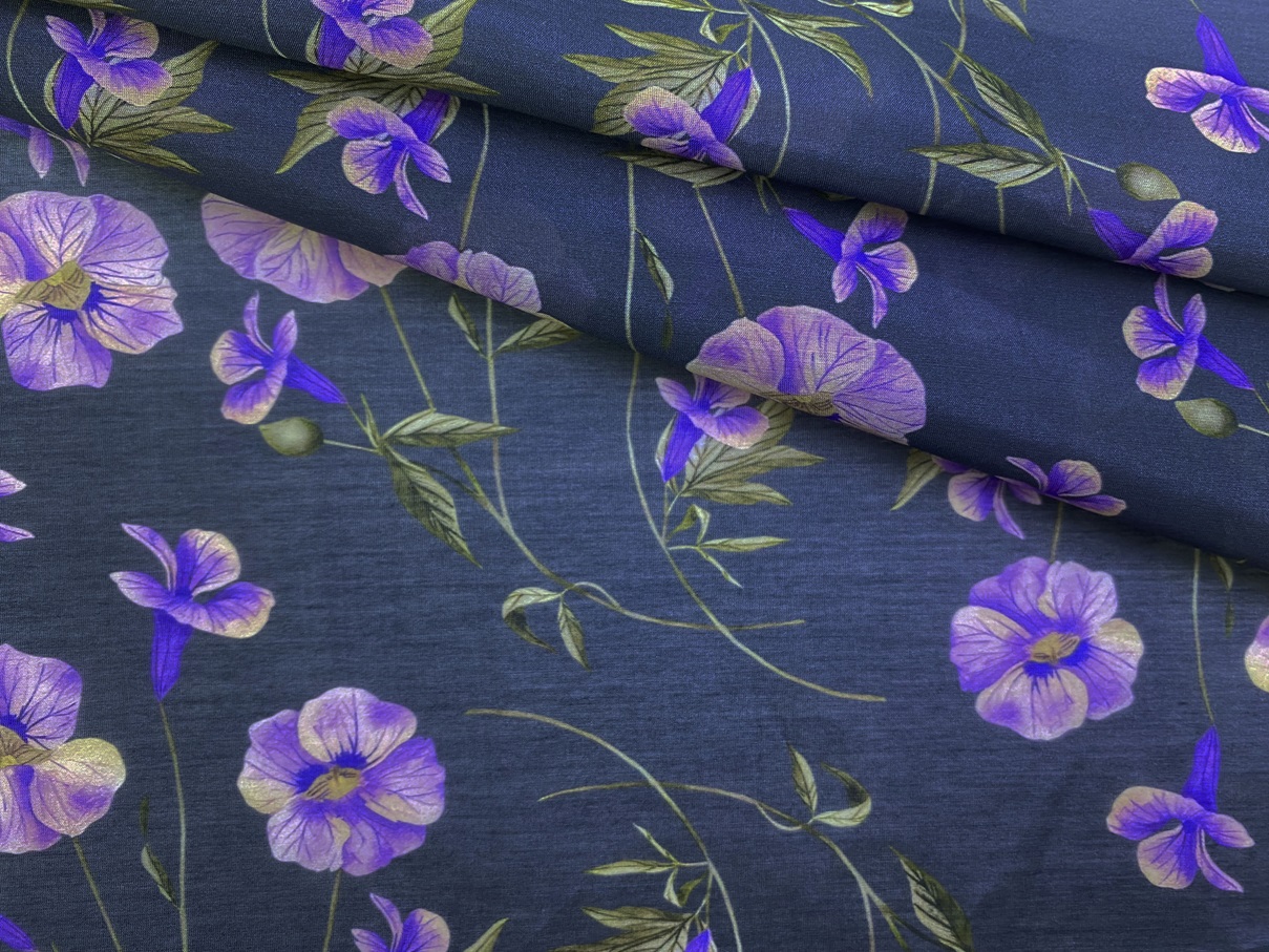 Ткань Муслин  серого цвета с принтом  фиолетовые цветы  16742 1